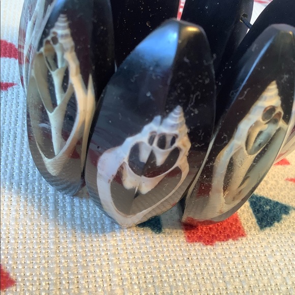 Vintage Ebony & Lucite Embedded Shell Elasticized Bracelet - Picture 6 of 8